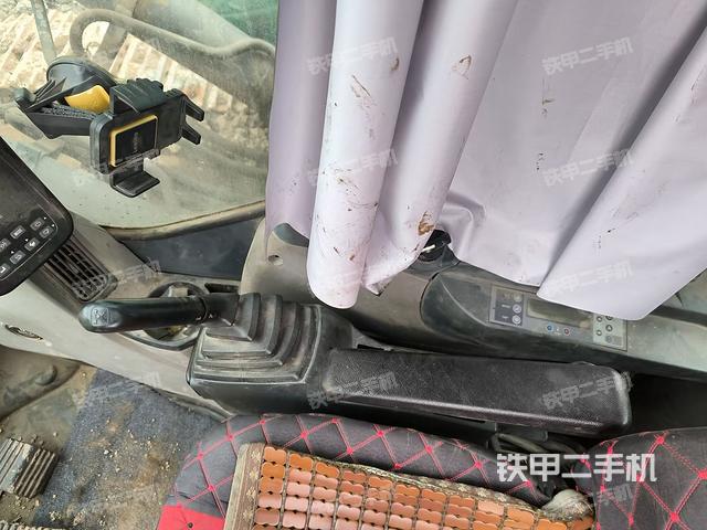 座椅右側(cè)控制臺/鑰匙門/油門/含右手柄(駕駛室部分) 座椅右側(cè)控制臺/鑰匙門/油門/含右手柄(駕駛室部分)