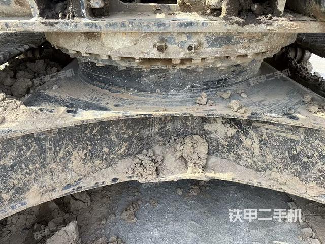 右側(cè)履帶整體(行走機構(gòu)) 右側(cè)履帶整體(行走機構(gòu))