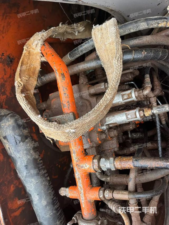 回轉(zhuǎn)馬達和主控閥（整機外觀）