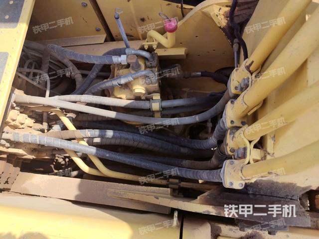 回轉(zhuǎn)馬達(dá)和主控閥(整機(jī)外觀) 回轉(zhuǎn)馬達(dá)和主控閥(整機(jī)外觀)