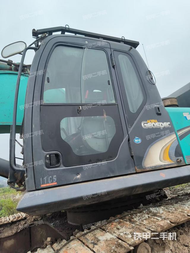 駕駛室左前45度(駕駛室部分) 駕駛室左前45度(駕駛室部分)