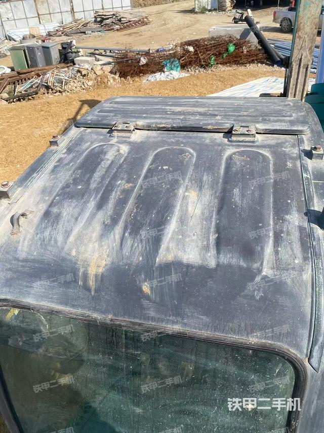 驾驶室顶部（整机外观）