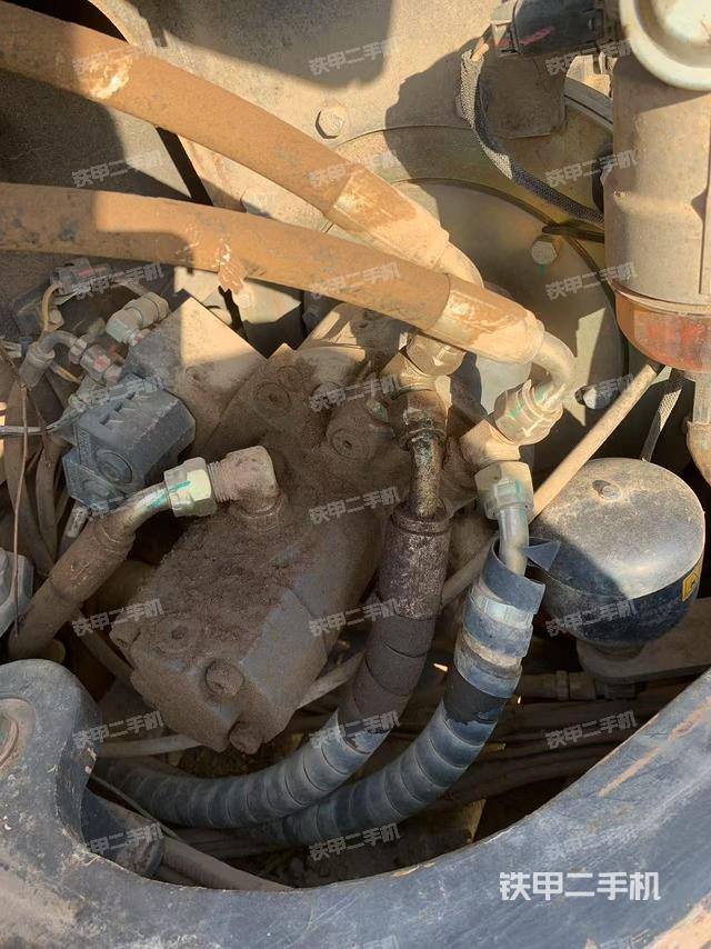 液壓泵艙室正面整體(整機(jī)外觀(guān)) 液壓泵艙室正面整體(整機(jī)外觀(guān))