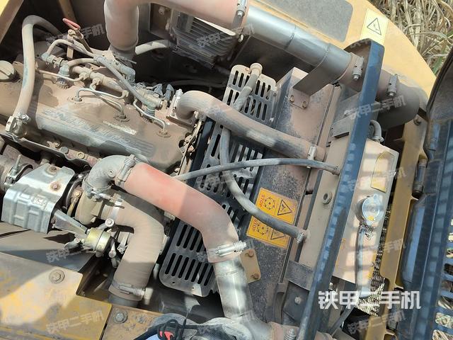 散熱器正面(大件艙室) 散熱器正面(大件艙室)
