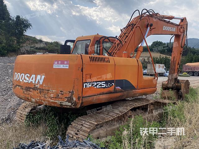 整機(jī)右后45°(整機(jī)外觀) 整機(jī)右后45°(整機(jī)外觀)