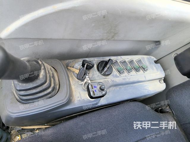 座椅右側(cè)控制臺/鑰匙門/油門/含右手柄(駕駛室部分) 座椅右側(cè)控制臺/鑰匙門/油門/含右手柄(駕駛室部分)