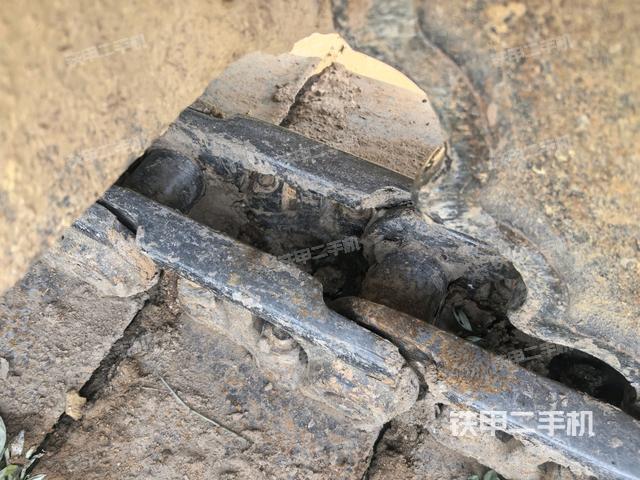 右驅(qū)動輪（行走機(jī)構(gòu)）