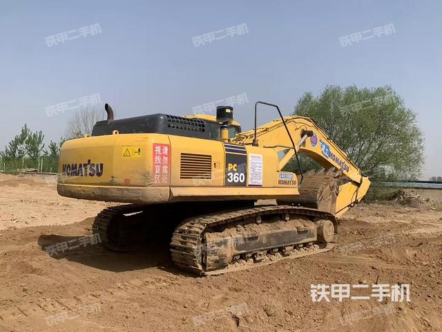 駕駛室頂部(整機(jī)外觀) 駕駛室頂部(整機(jī)外觀)