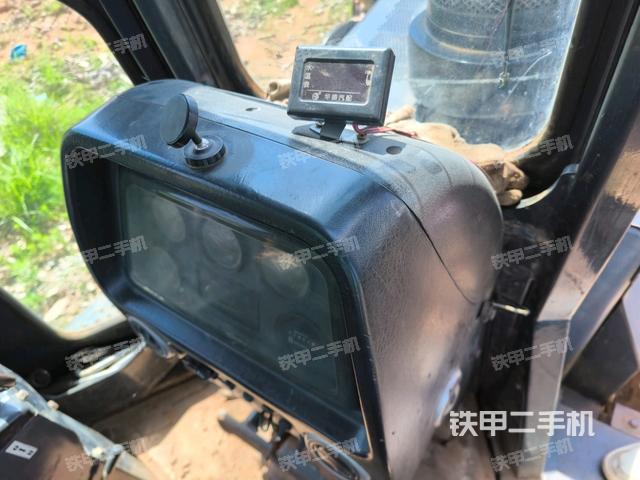 駕駛室左側(cè)全景照(推土機(jī)駕駛室) 駕駛室左側(cè)全景照(推土機(jī)駕駛室)