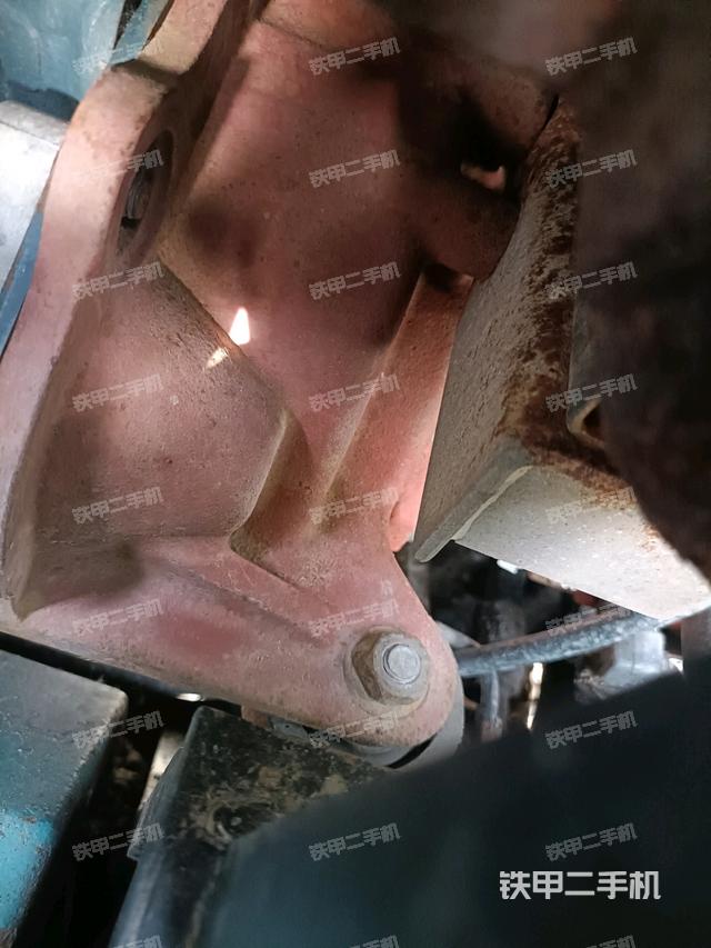 液壓泵艙室正面整體（整機(jī)外觀）