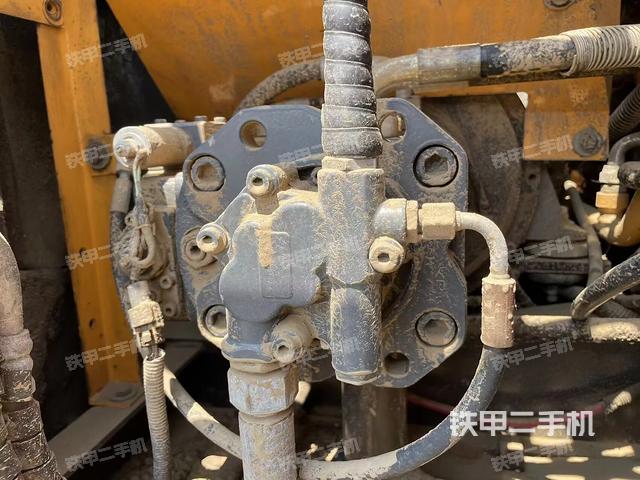 液壓泵艙室正面整體(整機(jī)外觀) 液壓泵艙室正面整體(整機(jī)外觀)
