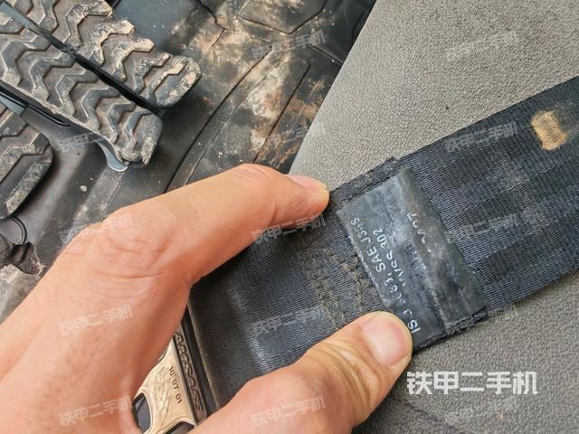駕駛室左后45度(駕駛室部分) 駕駛室左后45度(駕駛室部分)