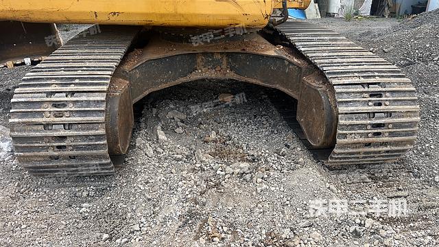 單側(cè)履帶整體(整機(jī)外觀) 單側(cè)履帶整體(整機(jī)外觀)