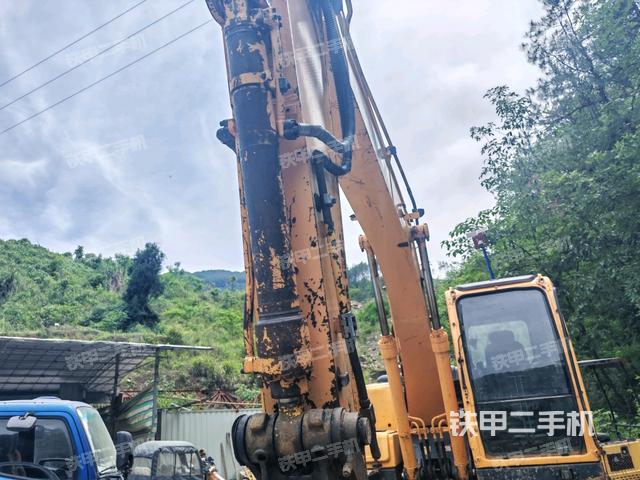 小臂整體左后(工作和回轉(zhuǎn)裝置) 小臂整體左后(工作和回轉(zhuǎn)裝置)