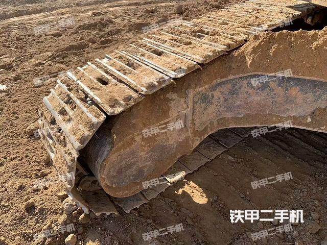 單側(cè)履帶整體(整機外觀) 單側(cè)履帶整體(整機外觀)
