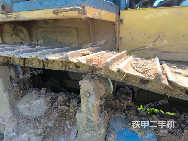 右側(cè)履帶全景(推土機底盤及工作裝置) 右側(cè)履帶全景(推土機底盤及工作裝置)