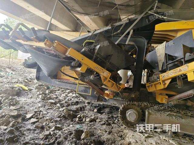 整機右側（設備外觀及核心部件）