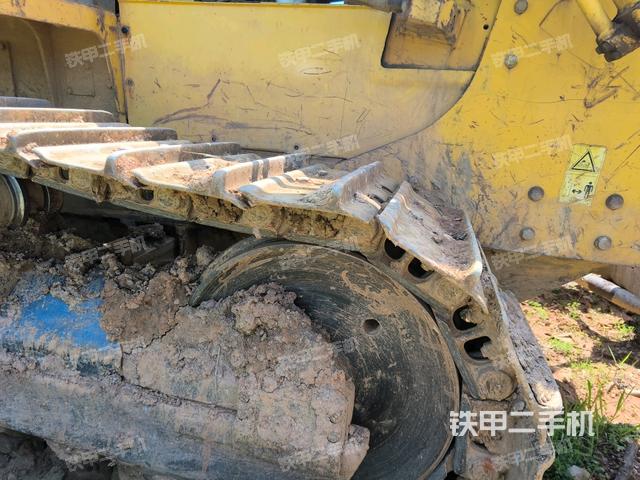 右驅(qū)動輪(推土機底盤及工作裝置) 右驅(qū)動輪(推土機底盤及工作裝置)