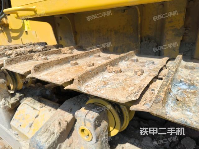 右側(cè)履帶全景(推土機底盤及工作裝置) 右側(cè)履帶全景(推土機底盤及工作裝置)