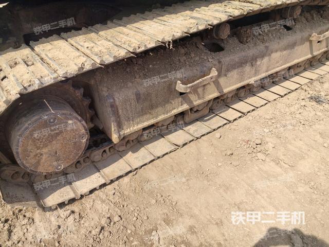 單側(cè)履帶整體(整機外觀) 單側(cè)履帶整體(整機外觀)