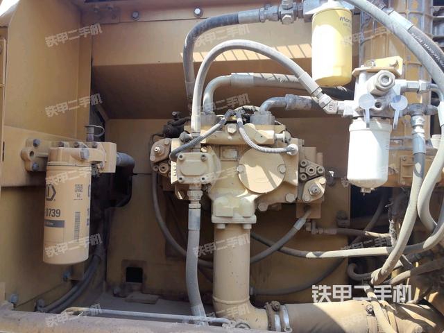 液壓泵艙室正面整體(整機(jī)外觀) 液壓泵艙室正面整體(整機(jī)外觀)