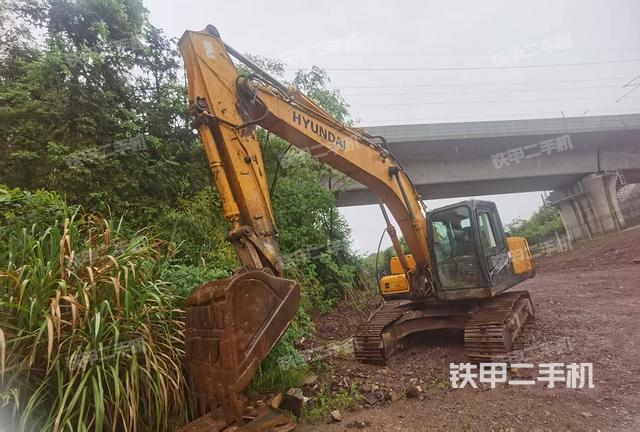 現代R215-7挖掘機
