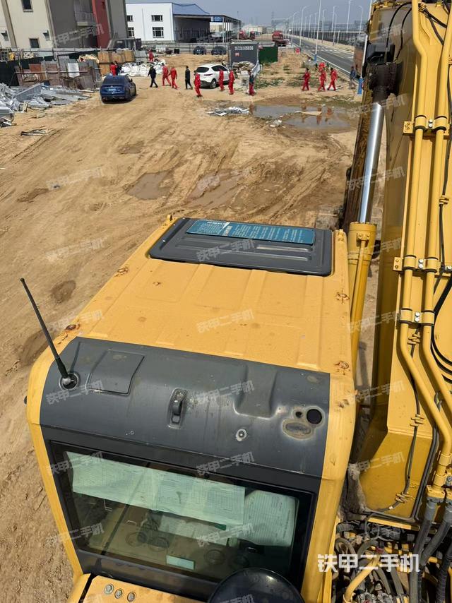 驾驶室顶部（整机外观）