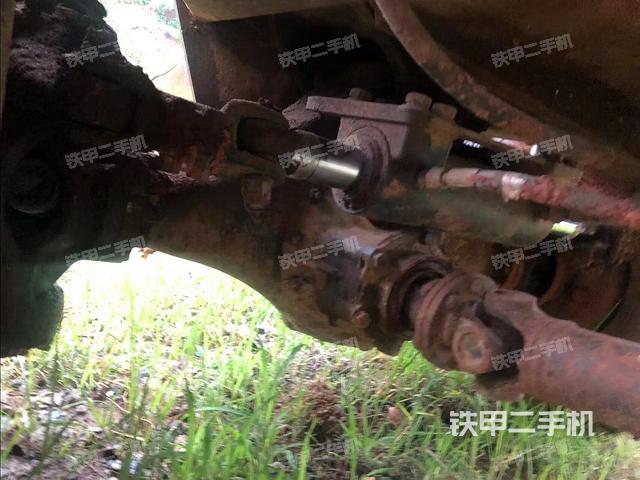 液壓泵艙室正面整體(整機(jī)外觀) 液壓泵艙室正面整體(整機(jī)外觀)