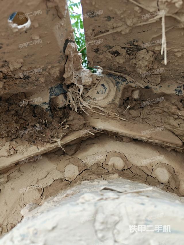 左側(cè)履帶整體?（行走機(jī)構(gòu)）