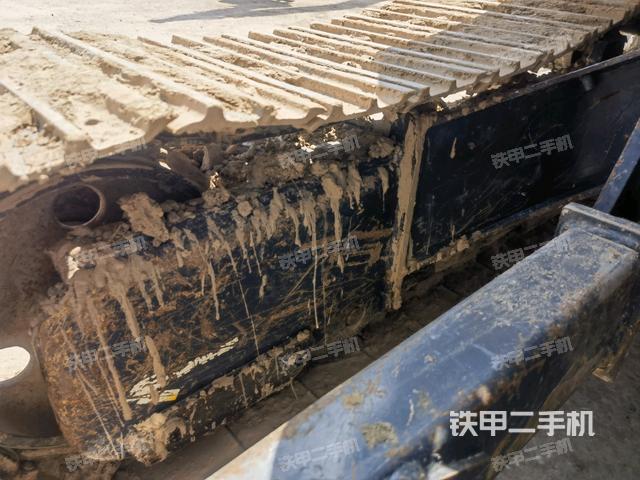 單側(cè)履帶整體(整機(jī)外觀) 單側(cè)履帶整體(整機(jī)外觀)