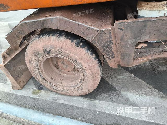 右導向輪(行走機構) 右導向輪(行走機構)