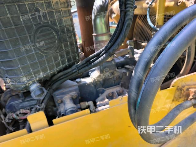 發(fā)動機左側(cè)全景(推土機發(fā)動機艙) 發(fā)動機左側(cè)全景(推土機發(fā)動機艙)