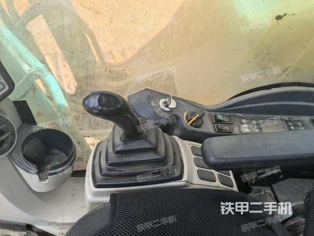 座椅右側(cè)控制臺/鑰匙門/油門/含右手柄(駕駛室部分) 座椅右側(cè)控制臺/鑰匙門/油門/含右手柄(駕駛室部分)