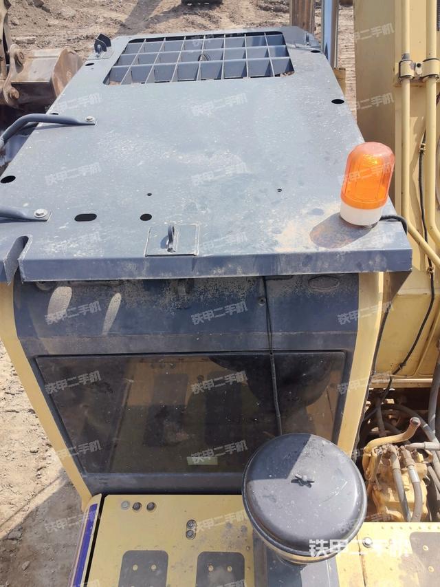 駕駛室頂部(整機外觀) 駕駛室頂部(整機外觀)