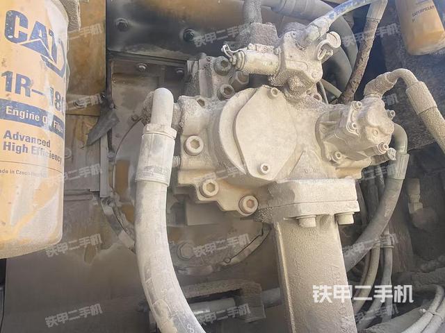 液壓泵艙室正面整體(整機(jī)外觀) 液壓泵艙室正面整體(整機(jī)外觀)