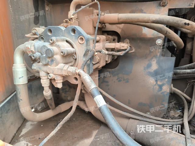 液壓泵斜45?右(大件艙室) 液壓泵斜45?右(大件艙室)
