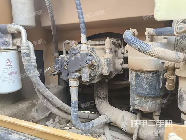 液壓泵艙室正面整體(整機(jī)外觀) 液壓泵艙室正面整體(整機(jī)外觀)