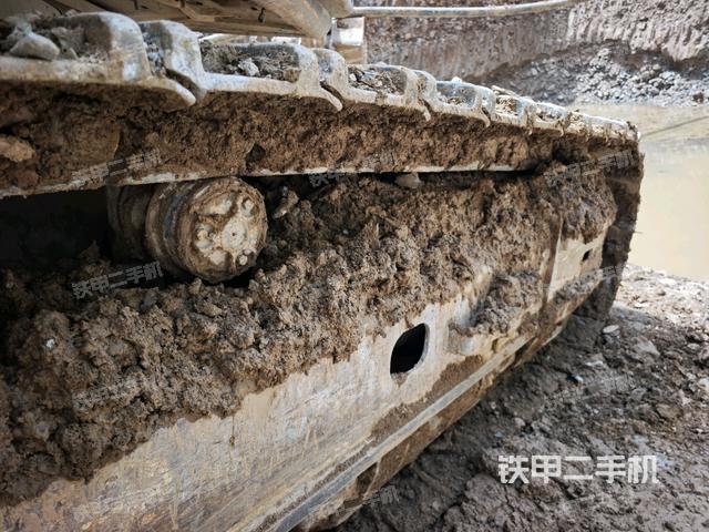 单侧履带整体(整机外观) 单侧履带整体(整机外观)