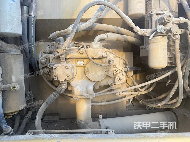 液壓泵艙室正面整體(整機(jī)外觀) 液壓泵艙室正面整體(整機(jī)外觀)