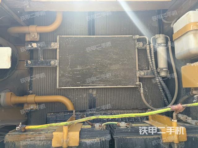 散熱器正面(大件艙室) 散熱器正面(大件艙室)