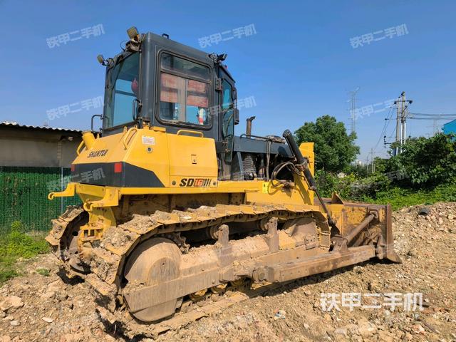右后45°(推土機(jī)整車(chē)外觀) 右后45°(推土機(jī)整車(chē)外觀)