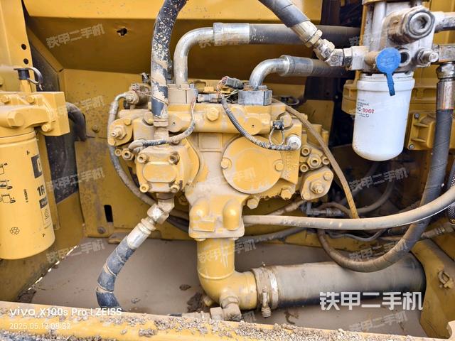 液壓泵艙室正面整體(整機(jī)外觀) 液壓泵艙室正面整體(整機(jī)外觀)