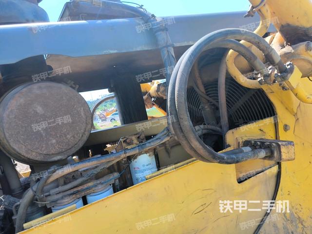 推土鏟右后(推土機底盤及工作裝置) 推土鏟右后(推土機底盤及工作裝置)