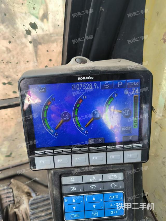 显示屏 (驾驶室部分) 显示屏 (驾驶室部分)