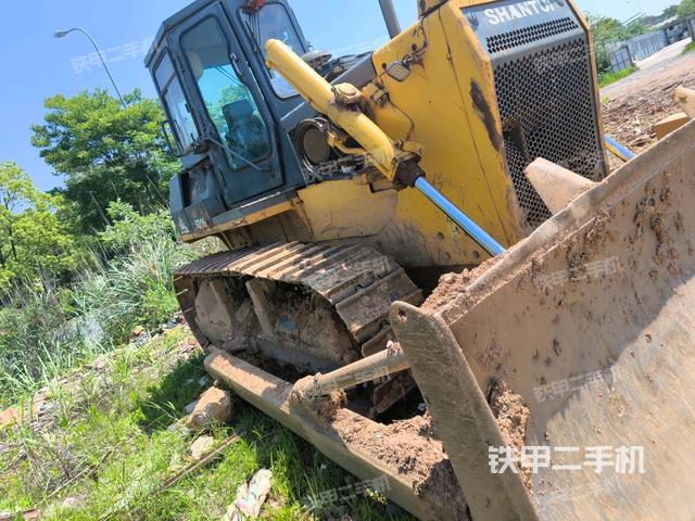 右前45°(推土機整車外觀) 右前45°(推土機整車外觀)