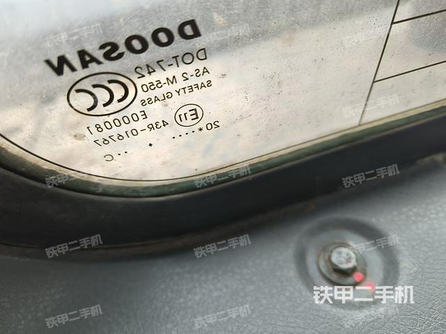 后窗玻璃角標(駕駛室部分) 后窗玻璃角標(駕駛室部分)