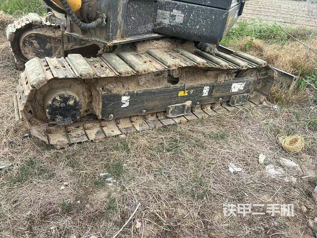 单侧履带整体(整机外观) 单侧履带整体(整机外观)