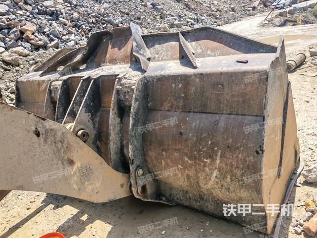鏟斗油缸側(cè)面(工作裝置) 鏟斗油缸側(cè)面(工作裝置)