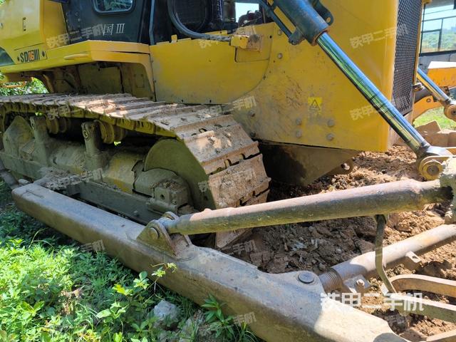 右驅(qū)動輪(推土機底盤及工作裝置) 右驅(qū)動輪(推土機底盤及工作裝置)