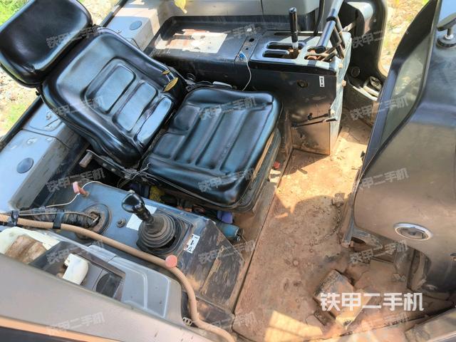 儀表盤全景(推土機(jī)駕駛室) 儀表盤全景(推土機(jī)駕駛室)